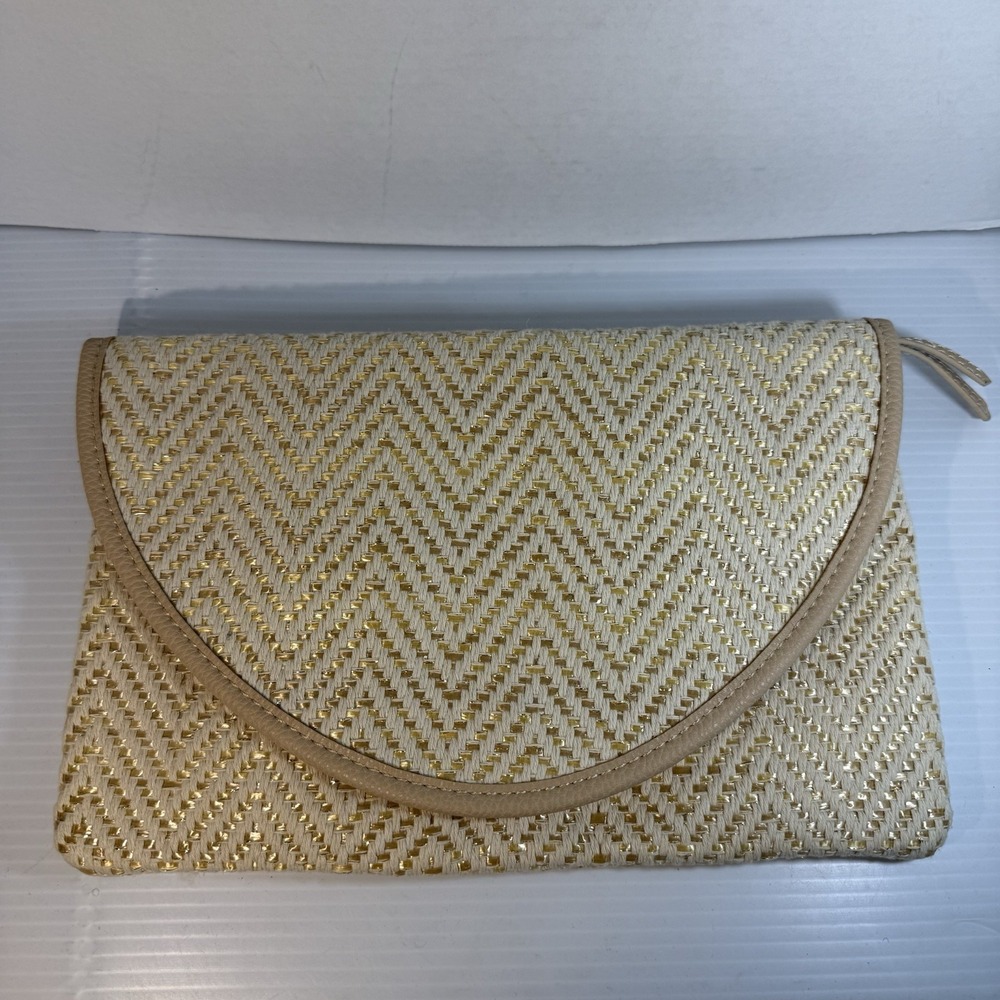 Shiraleah Chicago Woven Straw Clutch Tan And Gold Chevron Zippers EUC